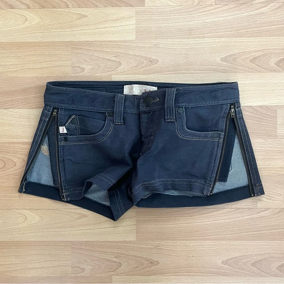 Jalate Low Rise Shorts - Picture 5 of 5